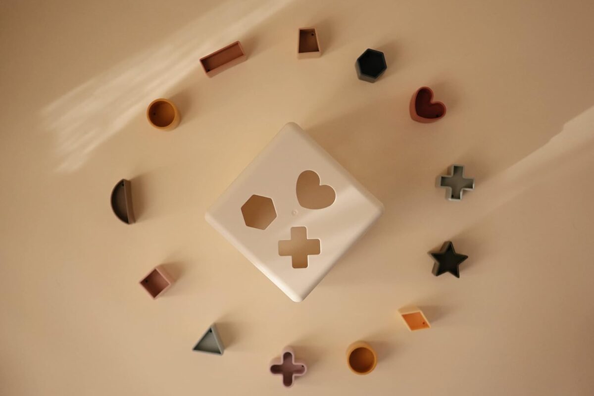 mushie Shape Sorting Box Review